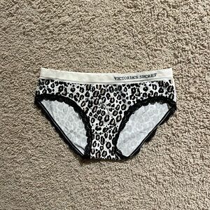 NWT Victoria’s Secret Cream, Black & Tan Leopard Print Hiphugger Panty